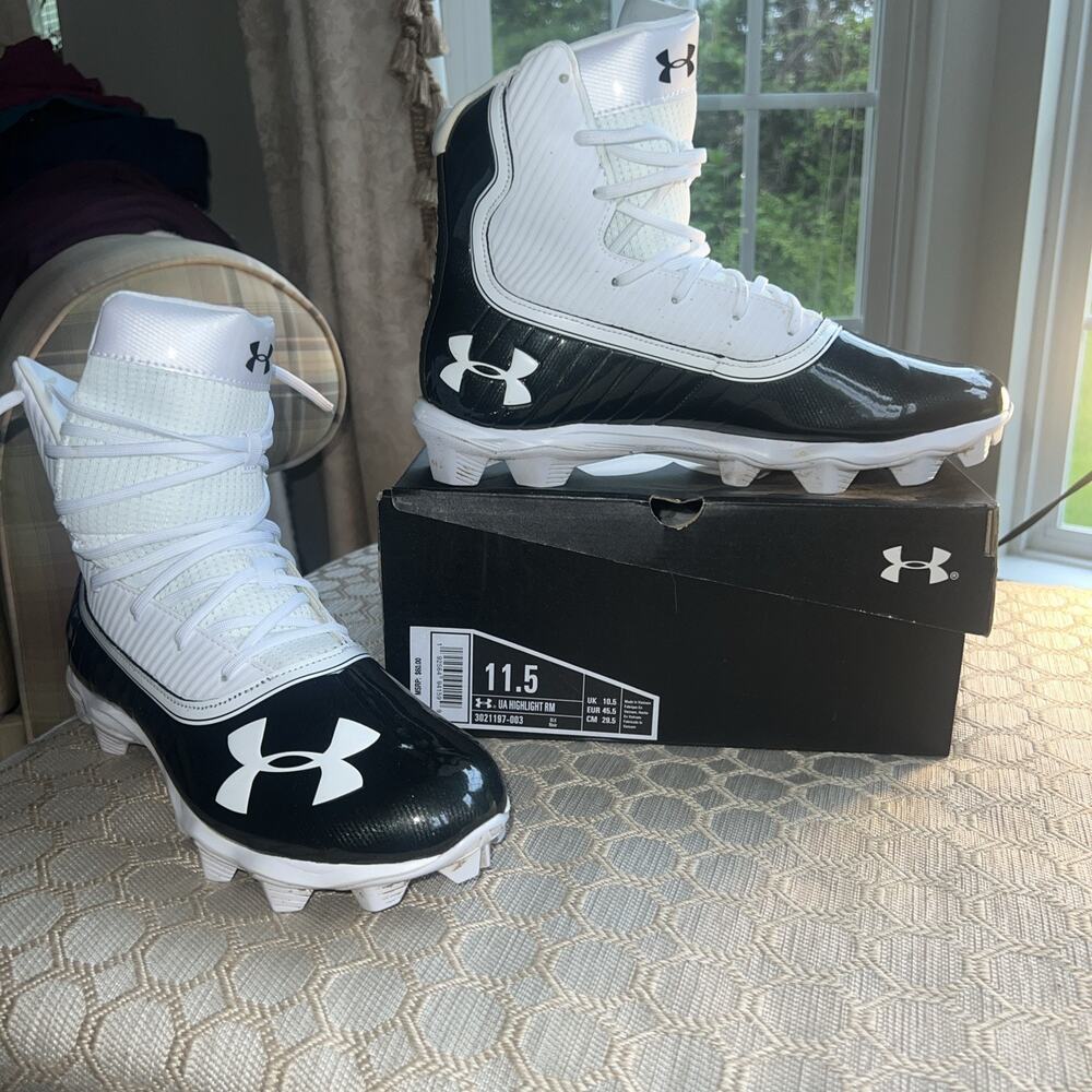 Under Armour Highlight Black and White Football Cleats 3021197-003 Size 11.5